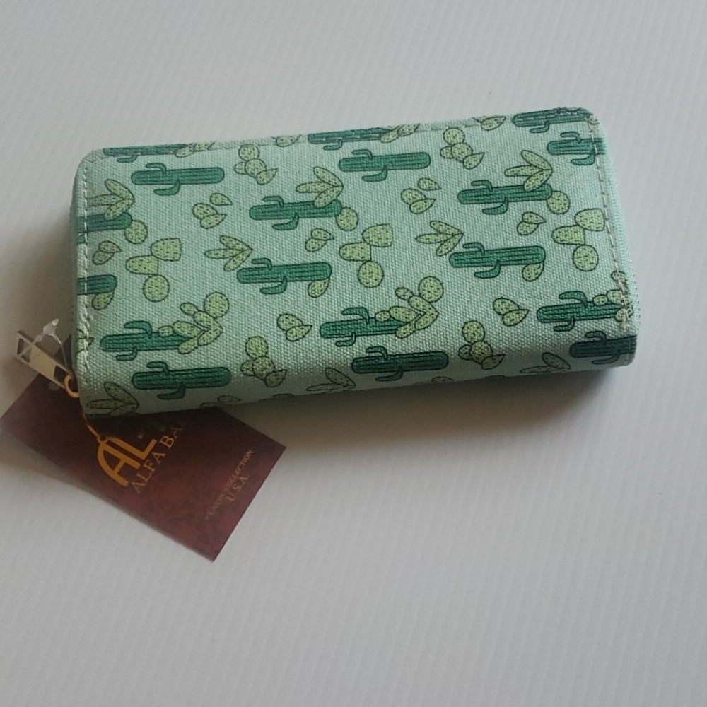 Zip Wallet with Cactus Print 🌵